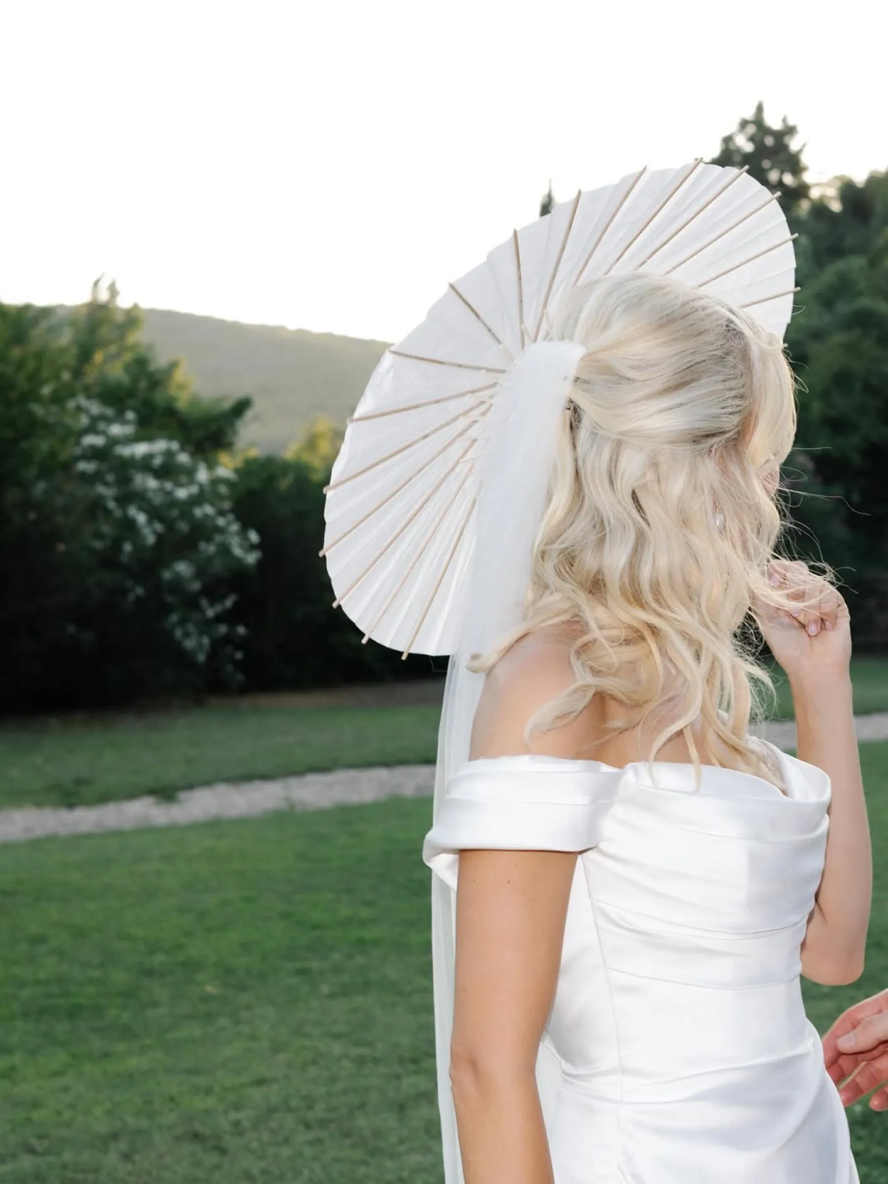 Bridal hairstyle in Provence by Khrysty Burych, hairstylist Côte d'Azur